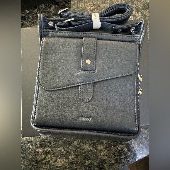 Minooy Athena Crossbody Bag Built-in Wallet real Leather Dark Navy Blue NEW - Picture 4 of 16